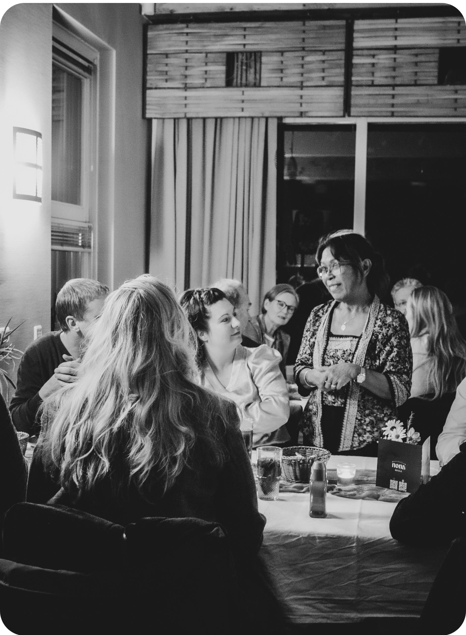 Nonna in beeld met gasten van de Molukse avond